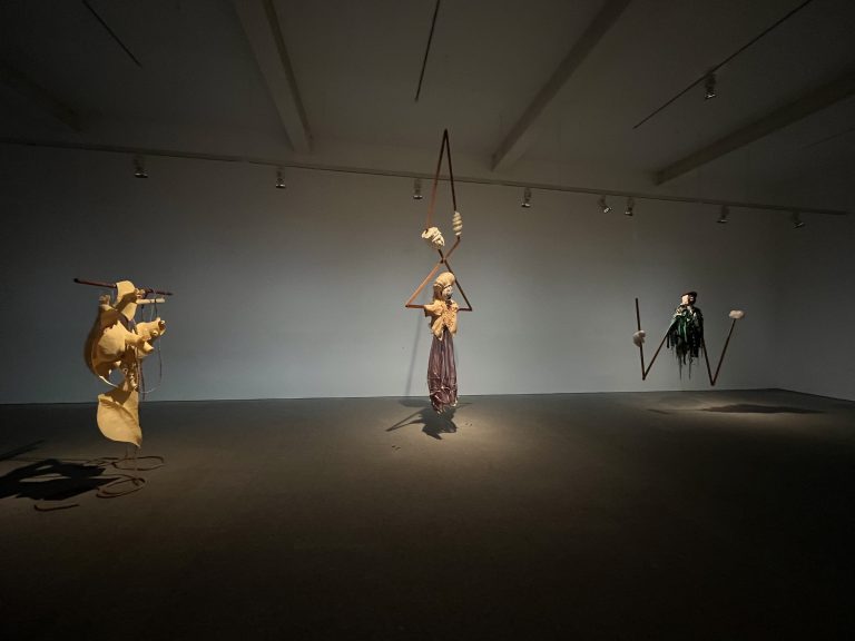 Sueños, pesadillas y medioambiente narran el pasado de Guatemala en el Museo Reina Sofía